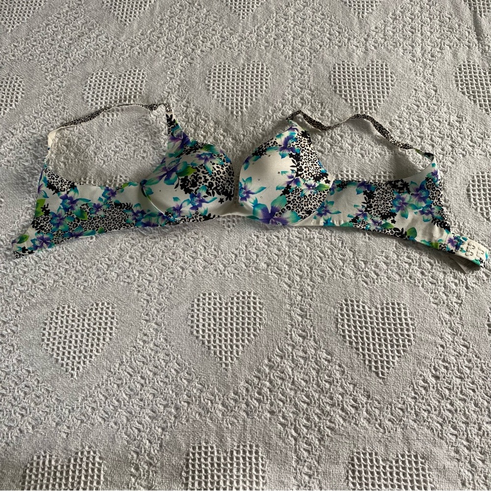 Victorias Secret Bra (32A)